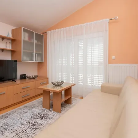 Family Marita Apartment *