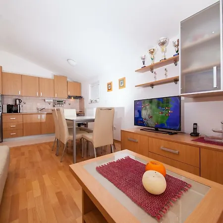 Family Marita Apartment *